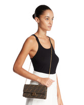 Wallet On Chain Baguette Marrone | PDP | Antonia