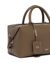 Borsa Bauletto Media Holdall In Pelle Color Taupe | PDP | Antonia